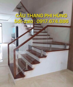 Cầu thang kính gỗ đẹp Hà Nội, cầu thang kính cường lực tay vịn gỗ