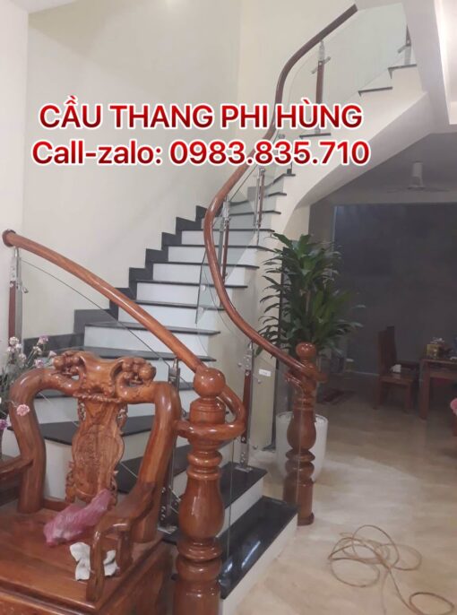 Mẫu cầu thang gỗ kính đẹp hiện đại tại Hà Nội