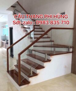 Cầu thang lan can kính cường lực ở Hà Nội