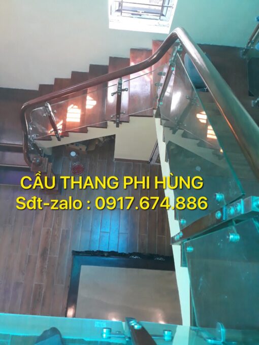 Cầu thang kính