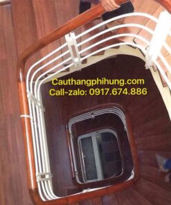 Cầu thang sắt tay vịn gỗ