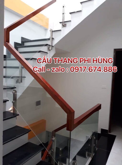 Cầu thang gỗ kính đẹp Hà Nội báo giá cầu thang kính cường lực tay vịn gỗ