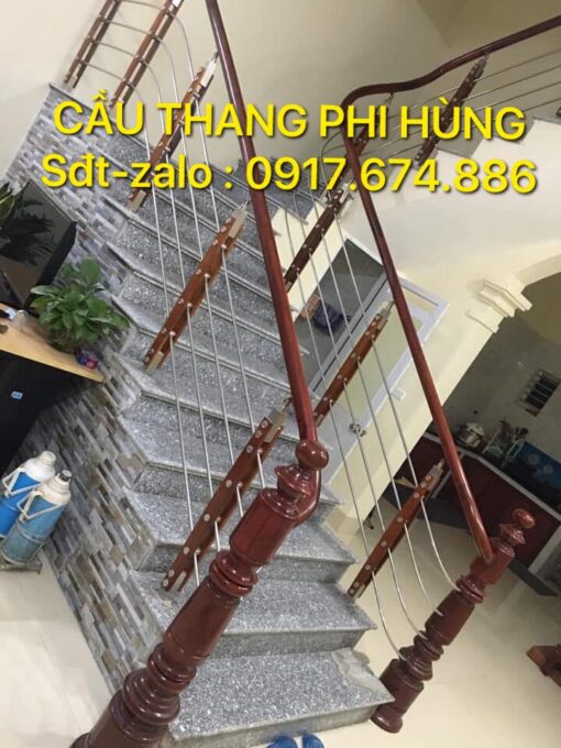 Cầu thang inox, inox tay vịn gỗ tại Hà Nội. Đơn vị thi công cầu thang lan can kính, inox số 1 tại Hà Nội