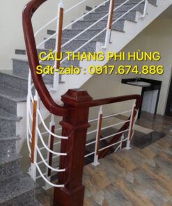 Cầu thang sắt , cầu thang sắt tay vịn gỗ. Cầu thang sắt nghệ thuật, cầu thang đẹp Hà Nội