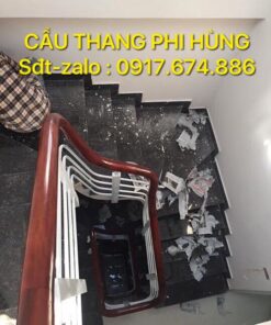 Cầu thang sắt, cầu thang sắt tay vịn gỗ ở Hà Nội