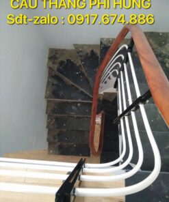 Cầu thang sắt đẹp tay vịn gỗ, báo giá cầu thang sắt, cầu thang sắt nghệ thuật