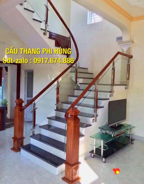 Báo giá cầu thang kính đẹp tay vịn gỗ