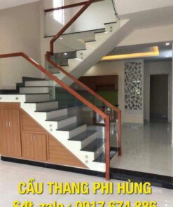 Cầu thang kính lan can kính cường lực tay vịn gỗ, inox