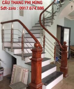 Cầu thang inox đẹp, cầu thang inox tay vịn gỗ tại Hà Nội