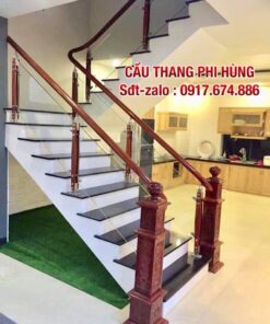 Cầu thang kính cường lực tay vịn gỗ, cầu thang gỗ kính đẹp
