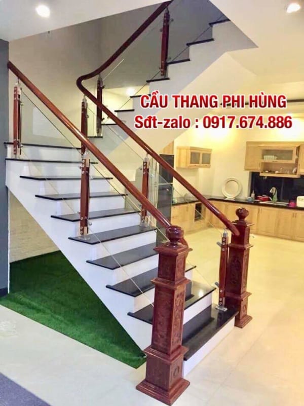 Cầu thang kính cường lực tay vịn gỗ, cầu thang gỗ kính đẹp