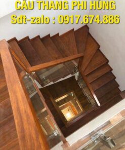 Cầu thang kính cường lực tay vịn gỗ