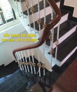 Cầu thang sắt tay vịn gỗ ở Hà Nội, cầu thang sắt nghệ thuật