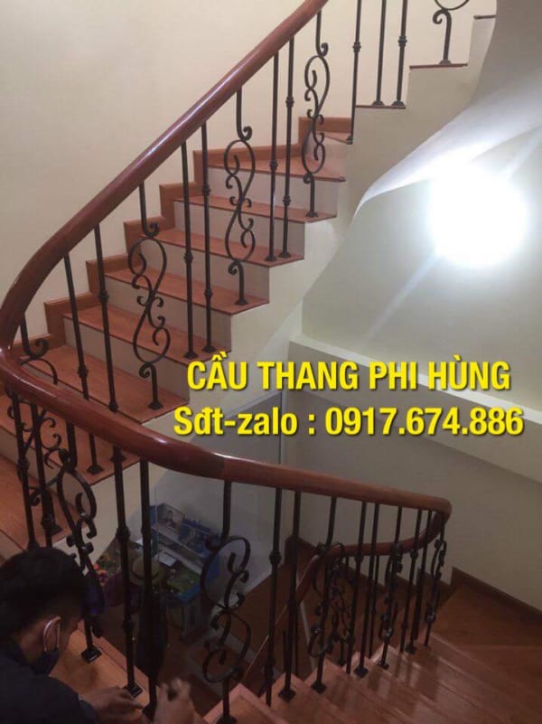 Cầu thang sắt nghệ thuật tại Hà Nội