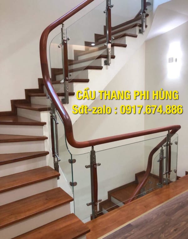 Cầu thang lan can kính tay vịn gỗ, cầu thang kính đẹp tại Hà Nội