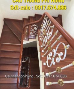 Cầu thang sắt tay vịn gỗ, cầu thang sắt nghệ thuật ở Hà Nội
