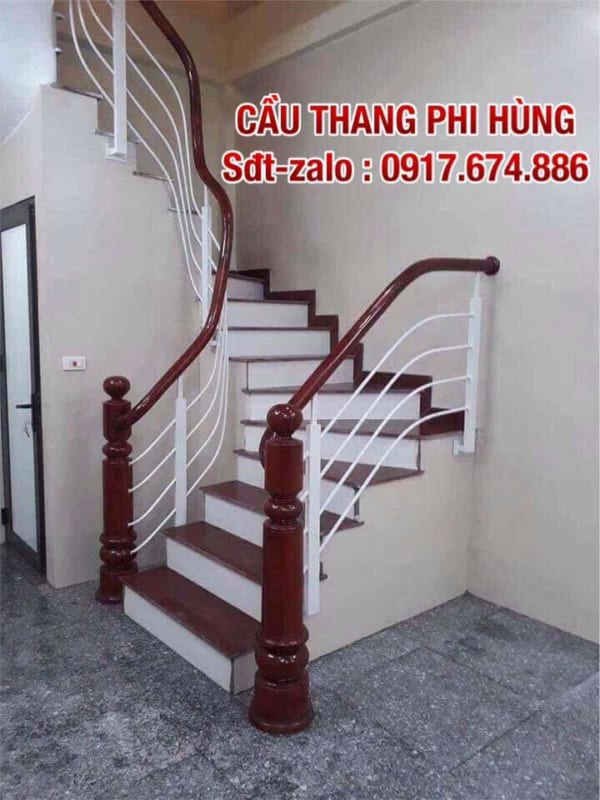 Cầu thang sắt tay vịn gỗ, lan can sắt tay vịn gỗ