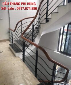 Cầu thang sắt, lan can sắt tay vịn gỗ