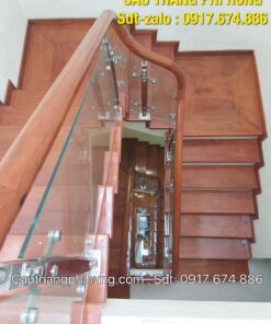 Báo giá cầu thang kính tay vịn gỗ tại Hà Nội, cầu thang lan can kính cường lực