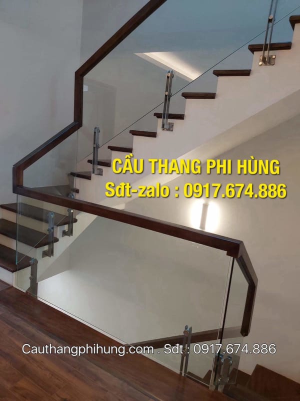 Cầu thang kính đẹp tại Hà Nội, báo giá cầu thang kính lan can kính