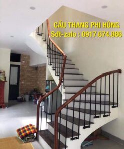 Cầu thang sắt, cầu thang sắt đẹp, cầu thang sắt tay vịn gỗ tại Hà Nội
