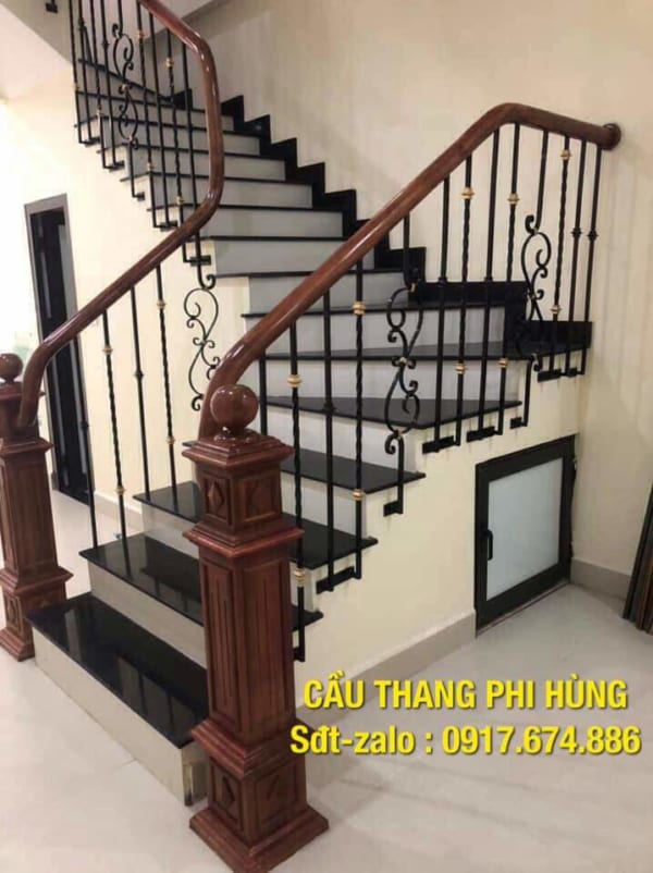 Cầu thang sắt tay vịn gỗ, báo giá cầu thang sắt tại Hà Nội