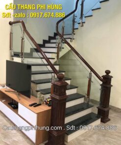 Báo giá cầu thang kính cường lực tay vịn gỗ, cầu thang kính tại Hà Nội