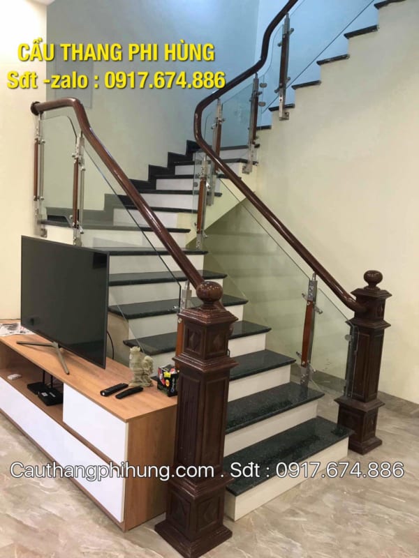 Báo giá cầu thang kính cường lực tay vịn gỗ, cầu thang kính tại Hà Nội