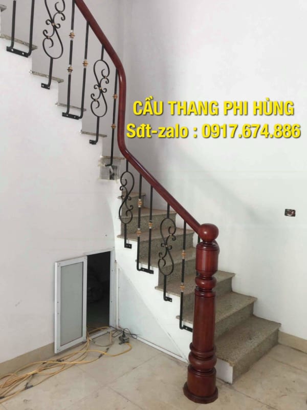 Cầu thang sắt đẹp tại Hà Nội, báo giá cầu thang lan can sắt tay vịn gỗ