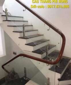 Cầu thang lan can kính đẹp, cầu thang kính tay vịn gỗ