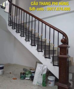 Cầu thang lan can sắt tay vịn gỗ, cầu thang sắt đẹp tại Hà Nội