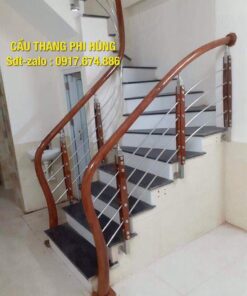 Các mẫu cầu thang inox đẹp, Cầu thang inox tay vịn gỗ tại Hà Nội