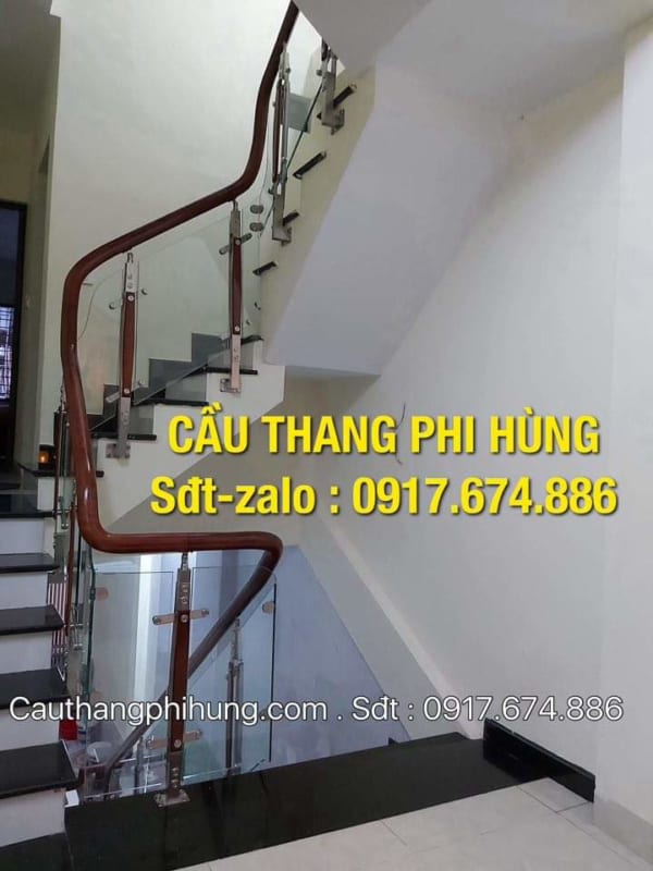 Báo giá cầu thang kính đẹp, Cầu thang kính cường lực tay vịn gỗ inox tại Hà Nội