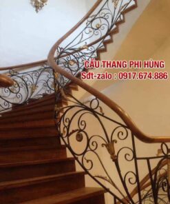 Cầu thang sắt đẹp tại Hà Nội, Cầu thang sắt nghệ thuật tay vịn gỗ