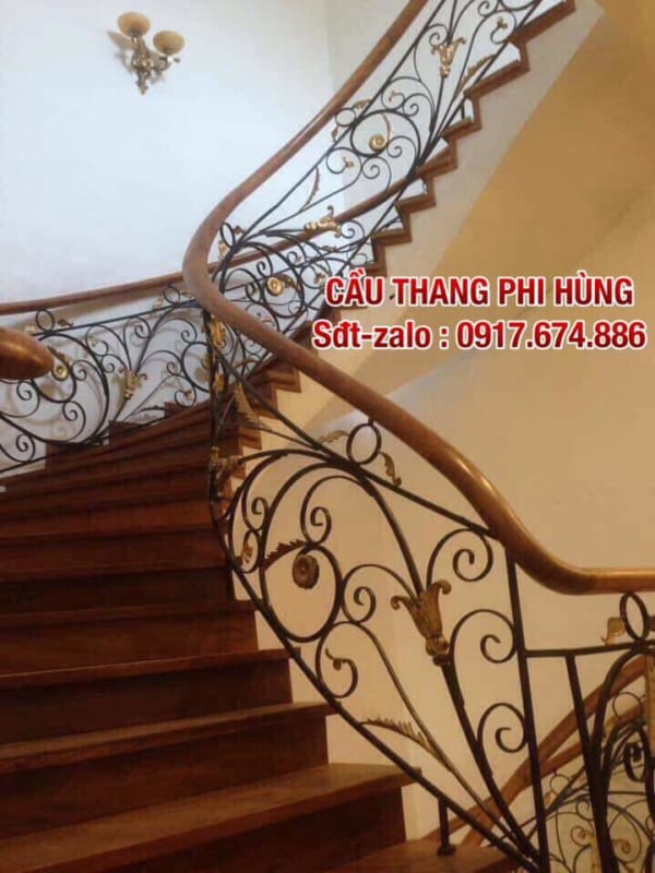 Cầu thang sắt đẹp tại Hà Nội, Cầu thang sắt nghệ thuật tay vịn gỗ