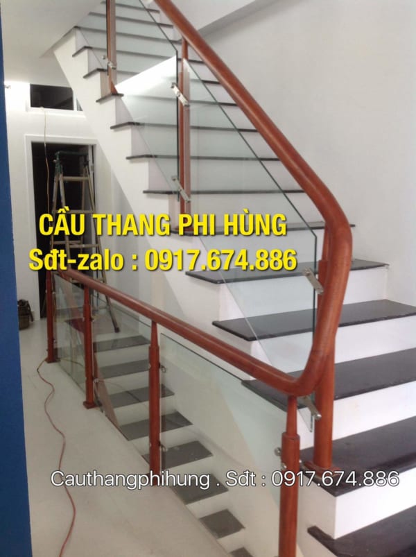 Cầu thang kính lan can kính cường lực tại Hà Nội