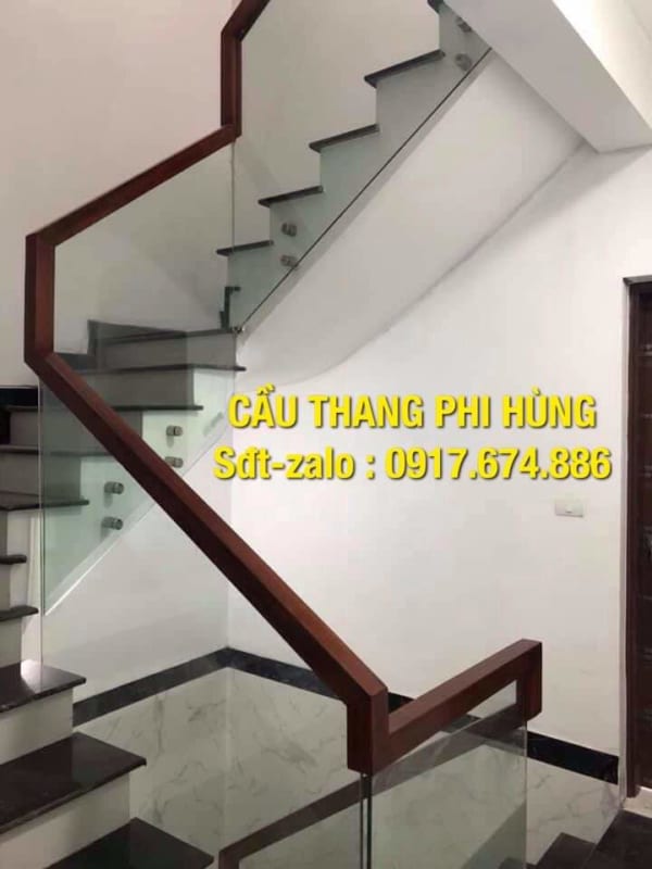 Mẫu cầu thang kính đẹp, Mẫu cầu thang kính gỗ ở Hà Nội