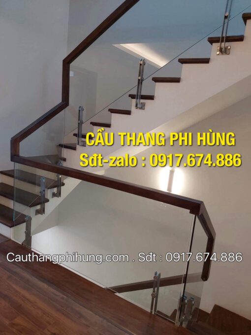 Cầu thang kính, Cầu thang kính gỗ, Cầu thang kính đẹp, Cầu thang kính cường lực tay vịn gỗ