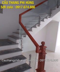 Lan can cầu thang kính gỗ, Cầu thang kính tại Hà Nội