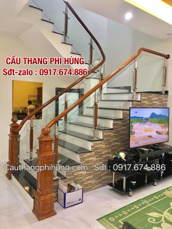 Báo giá cầu thang kính cường lực tay vịn gỗ, Cầu thang lan can kính đẹp tại Hà Nội
