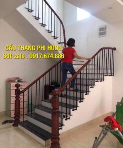 Cầu thang sắt, Cầu thang lan can sắt đẹp tay vịn gỗ