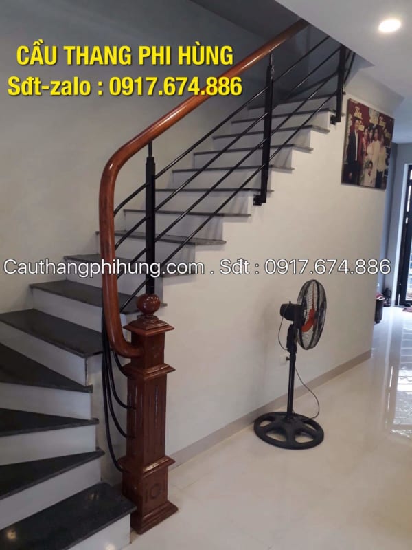 Lan can cầu thang sắt tay vịn gỗ, Cầu thang sắt tay vịn gỗ