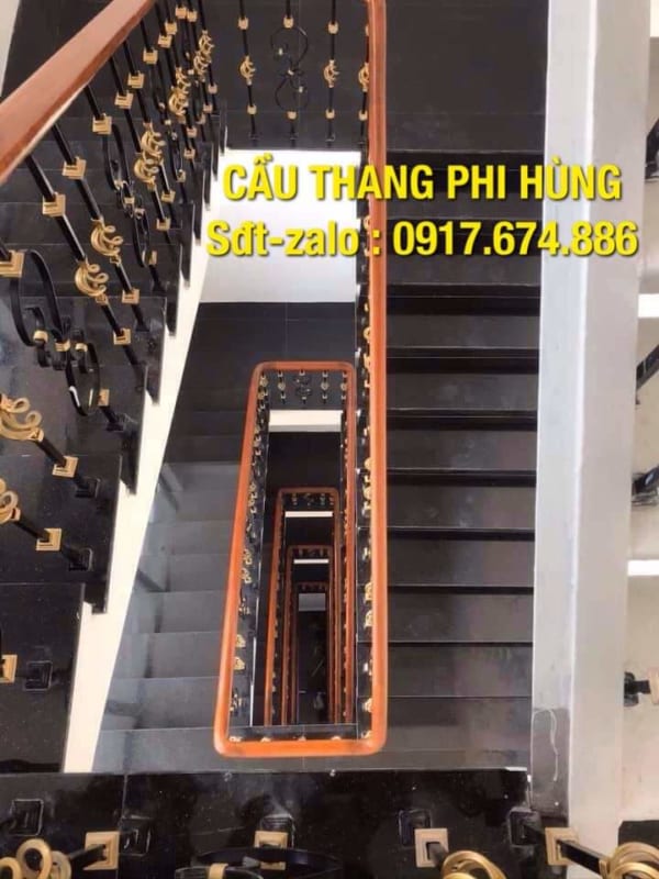 Cầu thang sắt tay vịn gỗ tại Hà Nội, Lan can cầu thang sắt gỗ đẹp tại Hà Nội