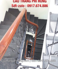 Mẫu cầu thang sắt tay vịn gỗ, Lan can sắt tay vịn gỗ đẹp nhất Hà Nội