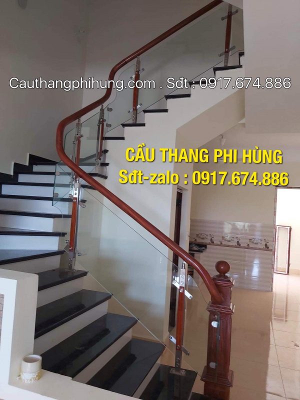 Cầu thang kính tại Hà Nội, Cầu thang kính gỗ đẹp hiện đại