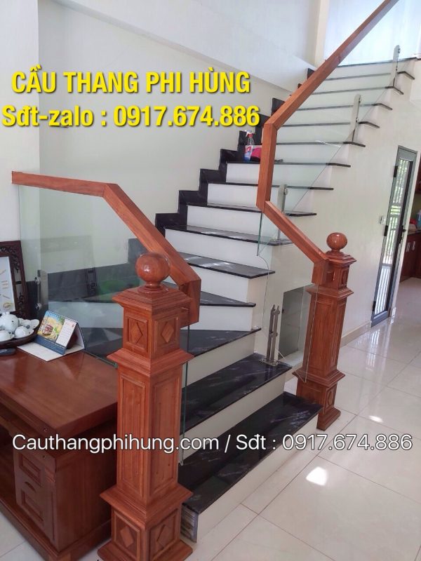 Cầu thang kính tay vịn gỗ, Cầu thang kính tay vịn inox. Cầu thang kính đẹp tại Hà Nội