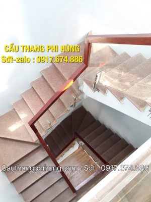 Tham khảo các mẫu cầu thang kính tay vịn gỗ, tay vịn inox. Cầu thang lan can kính cường lực đẹp nhất tại Hà Nội