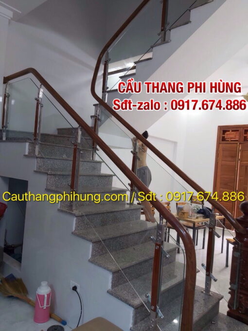 Báo giá cầu thang kính tay vịn gỗ, Cầu thang kính đẹp 2020