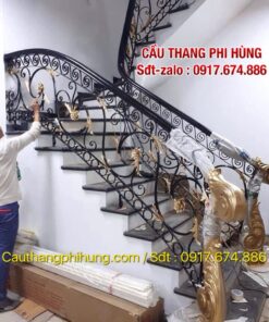 100 mẫu cầu thang sắt đẹp, Cầu thang sắt nghệ thuật tay vịn gỗ