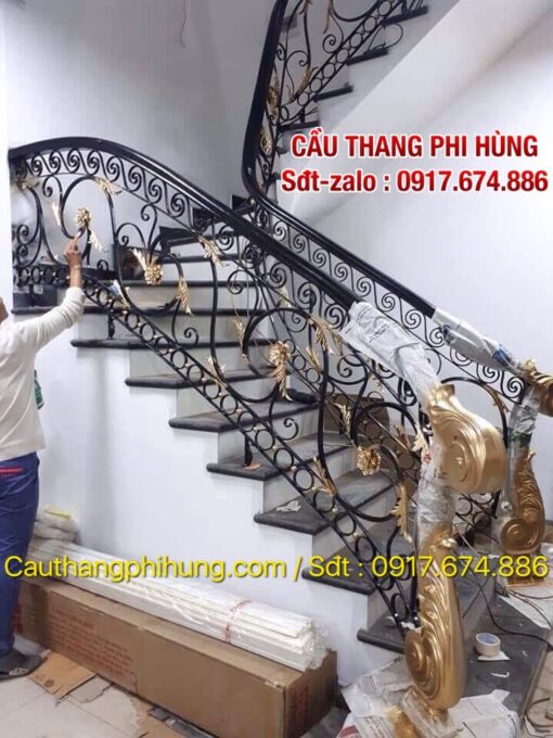 100 mẫu cầu thang sắt đẹp, Cầu thang sắt nghệ thuật tay vịn gỗ